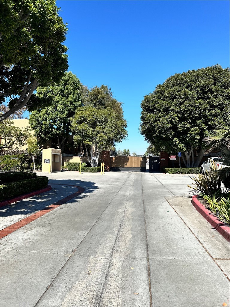 1001 W Macarthur Boulevard 30