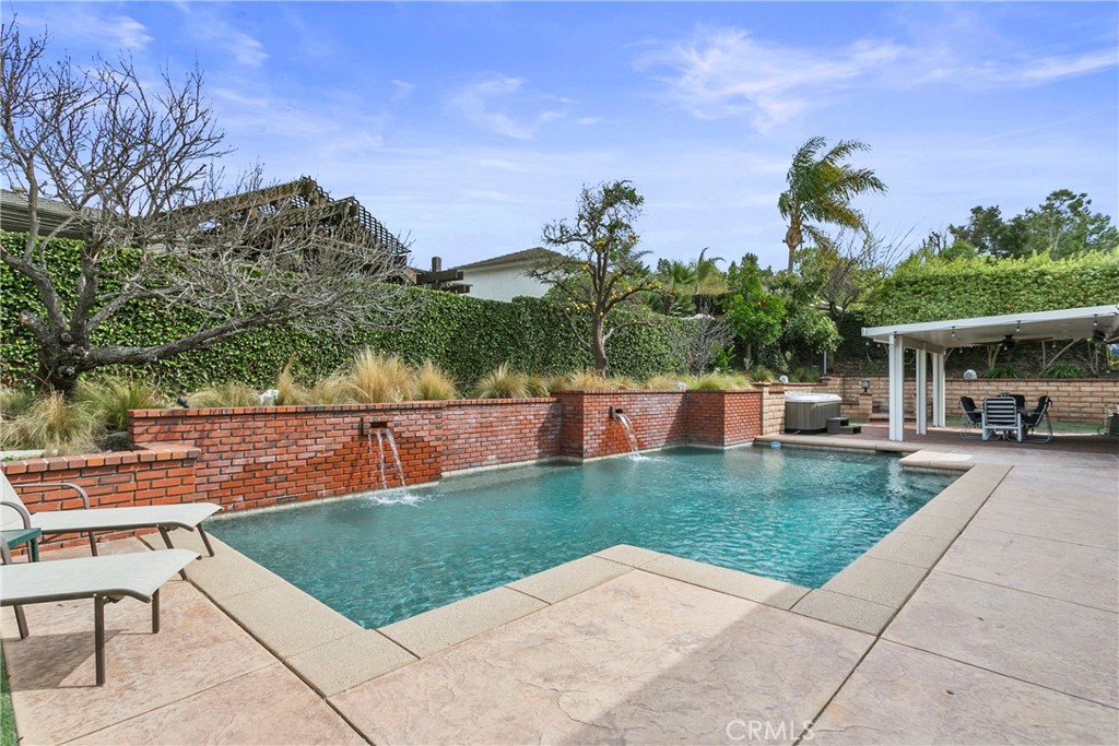 1347 N Catalina Street
