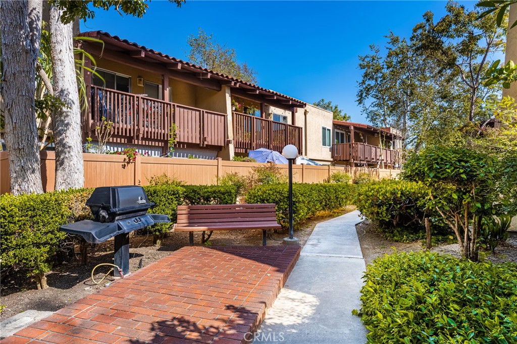 1040 W MacArthur Boulevard 64