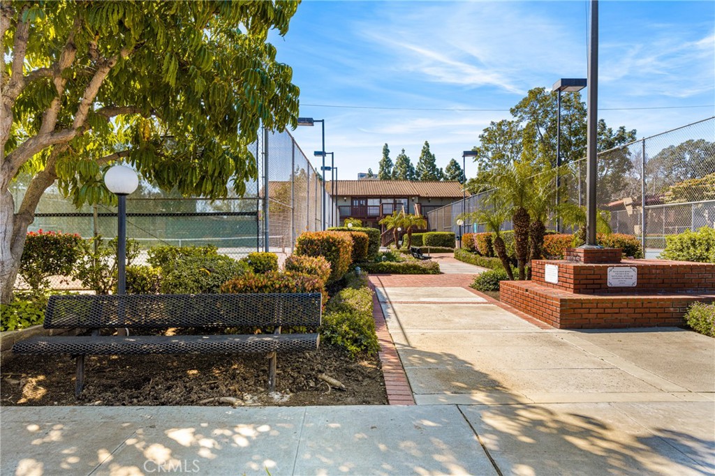 1040 W MacArthur Boulevard 64