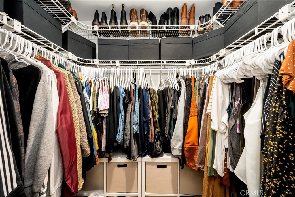 1040 W MacArthur Boulevard 64