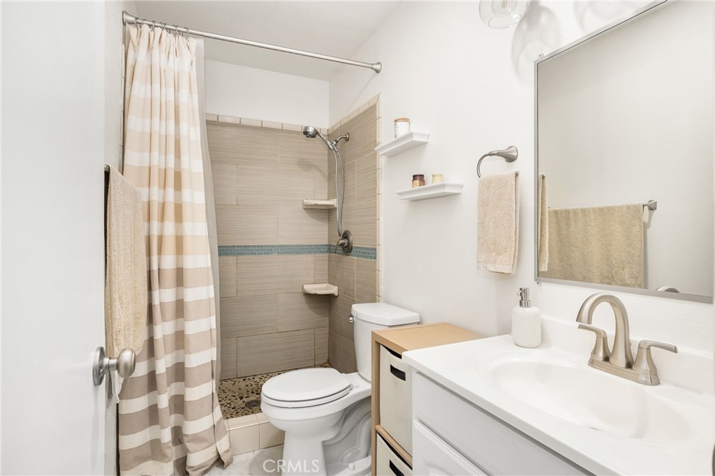 1040 W MacArthur Boulevard 64