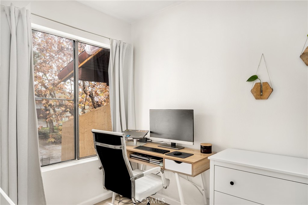 1040 W MacArthur Boulevard 64