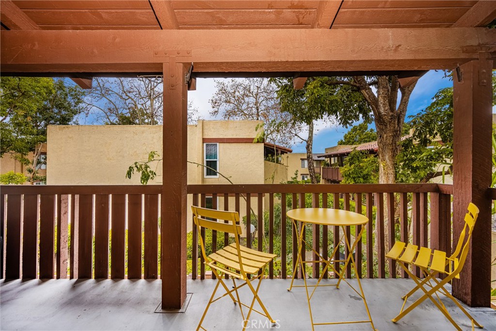 1040 W MacArthur Boulevard 64