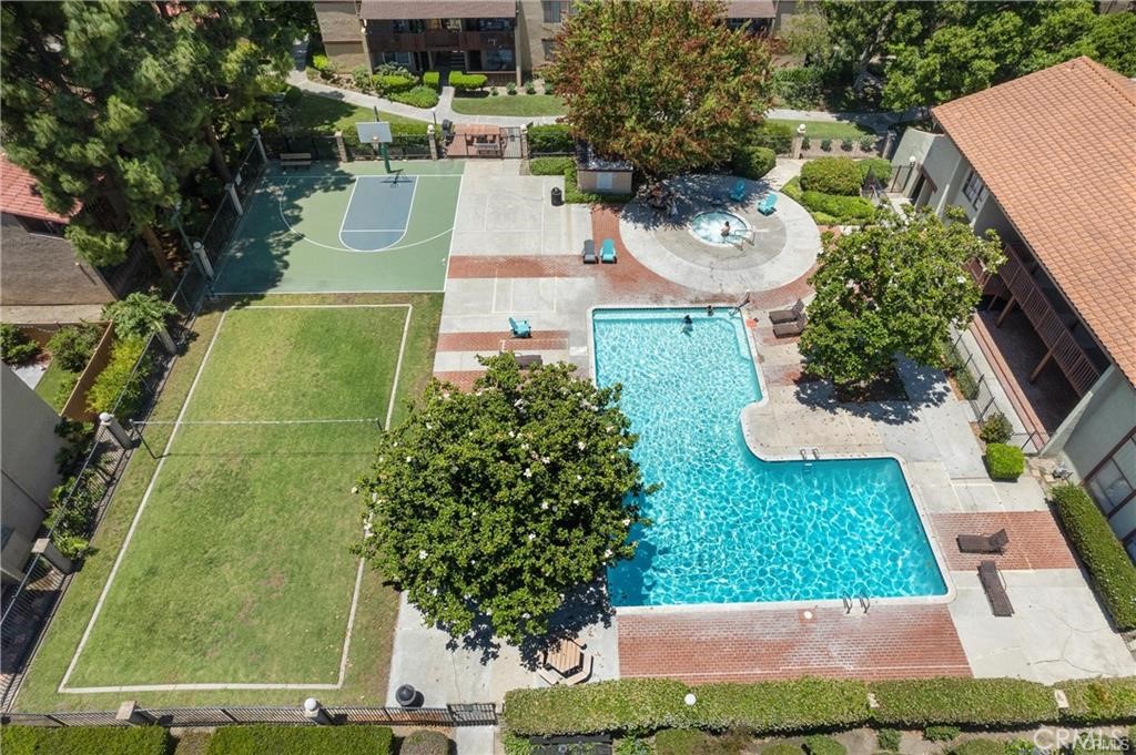 1040 W MacArthur Boulevard 64