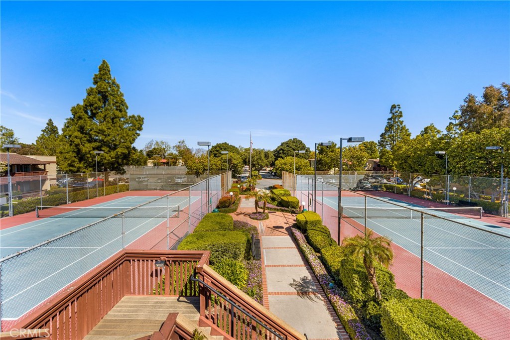 1040 W MacArthur Boulevard 64