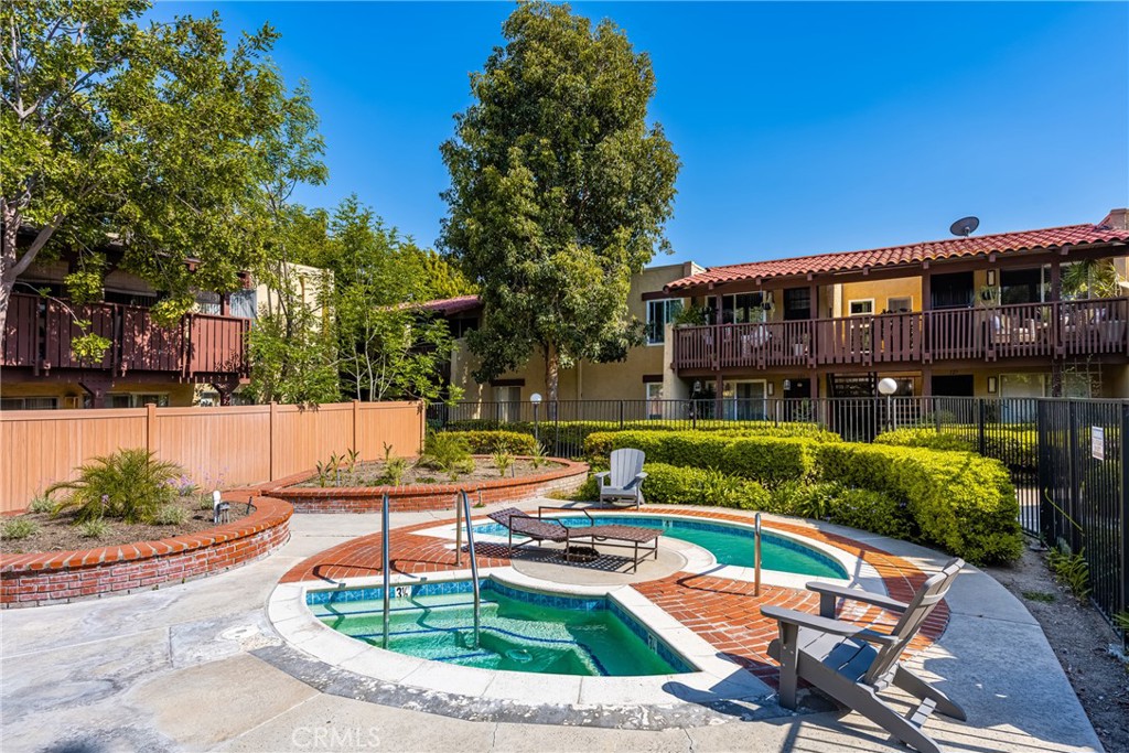 1040 W MacArthur Boulevard 64