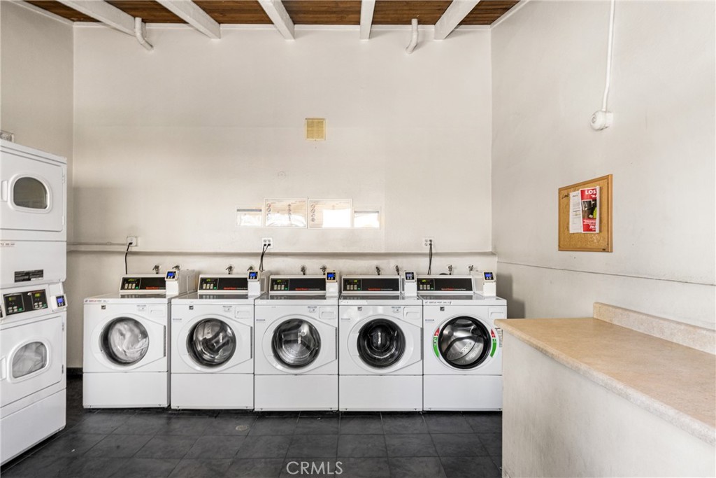 1040 W MacArthur Boulevard 64