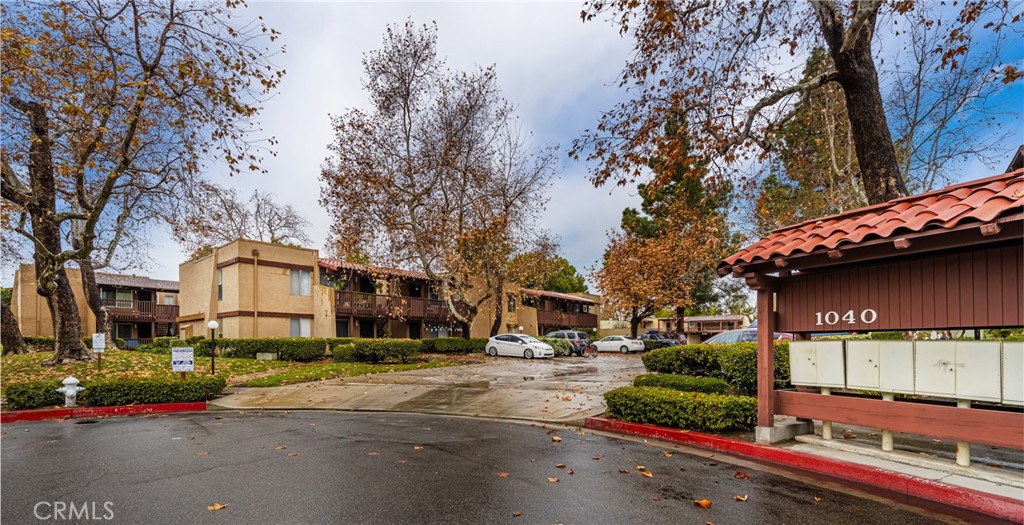 1040 W MacArthur Boulevard 64