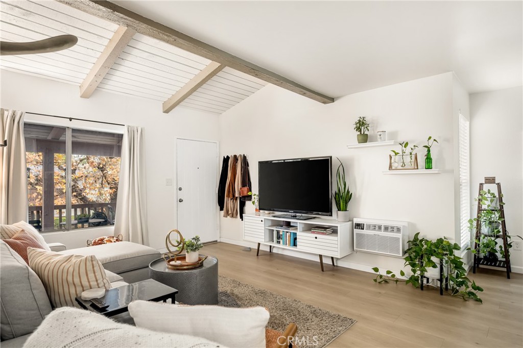 1040 W MacArthur Boulevard 64