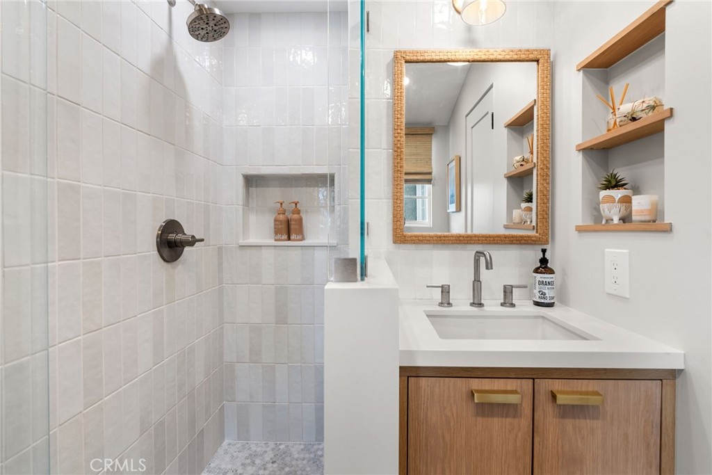 1809 W Tedmar Avenue