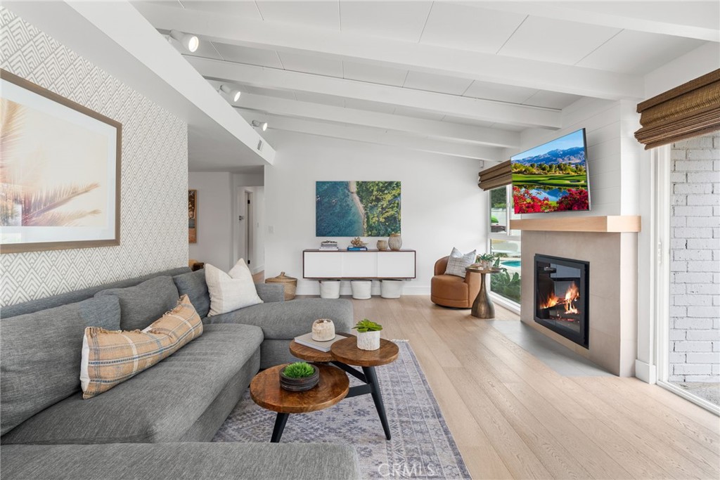 1809 W Tedmar Avenue