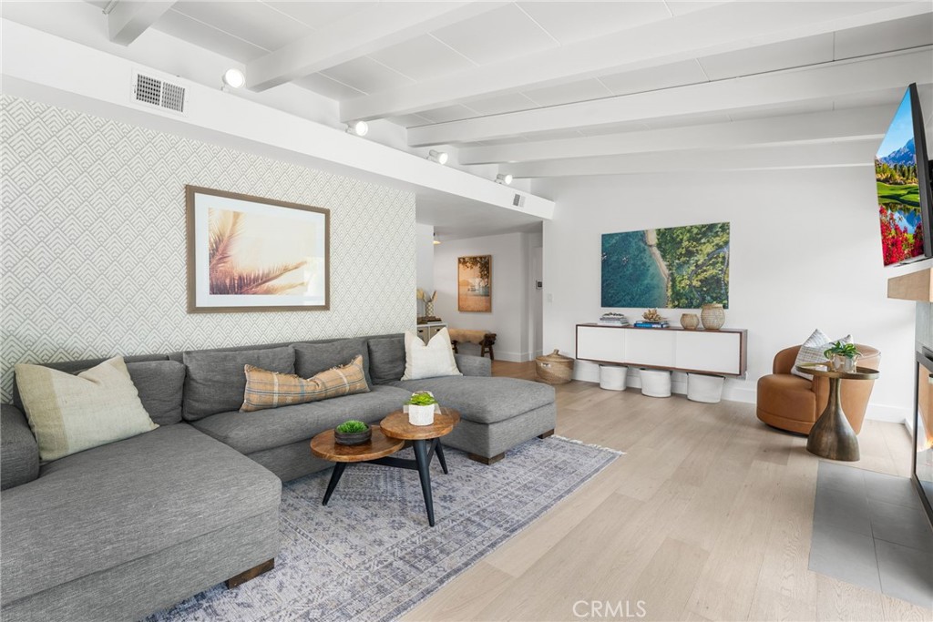 1809 W Tedmar Avenue