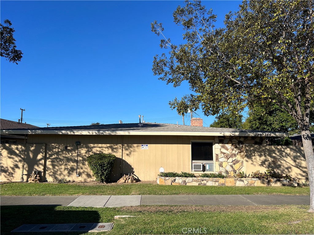 786 N Shattuck Place N