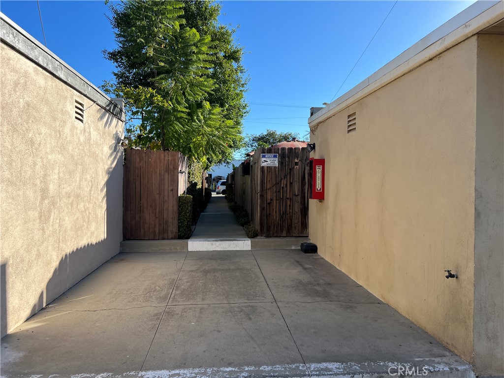 786 N Shattuck Place N