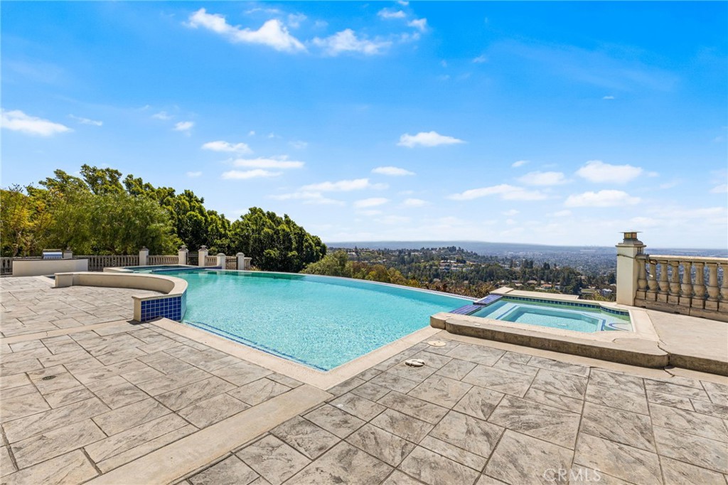 10219 Sunrise Lane