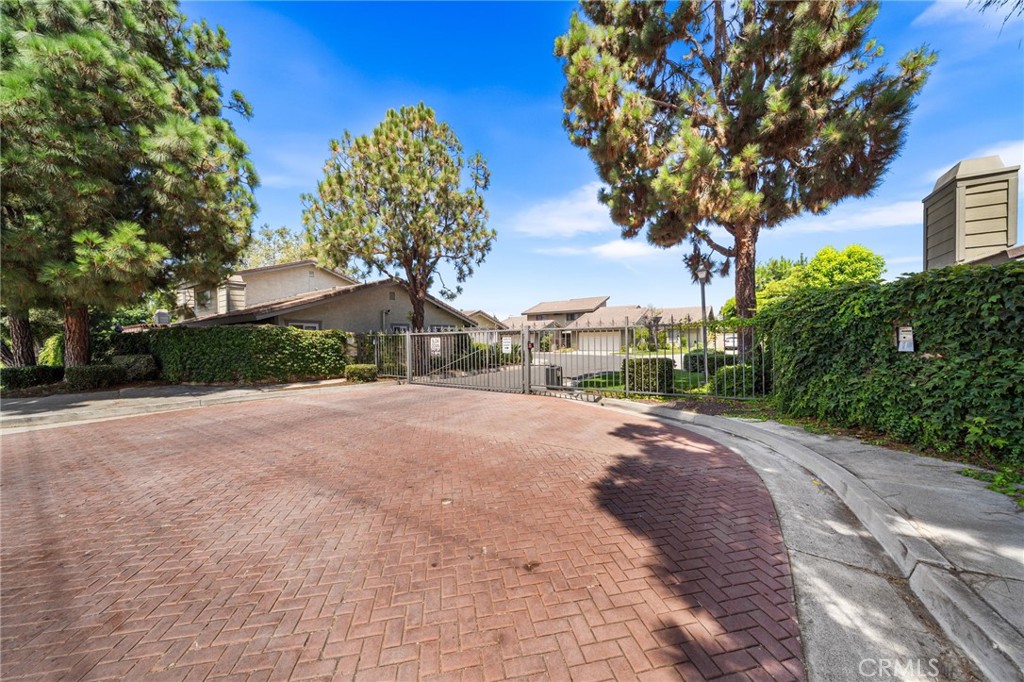 211 E Ponderosa Lane 10