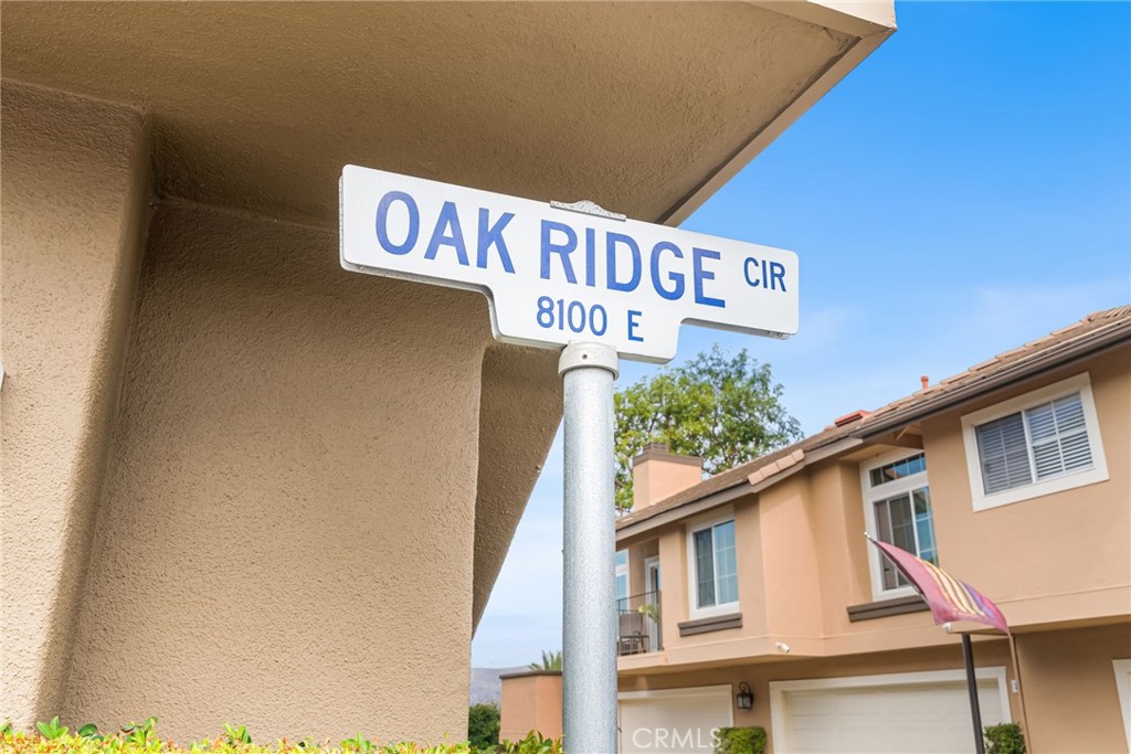 8123 E Oak Ridge Circle