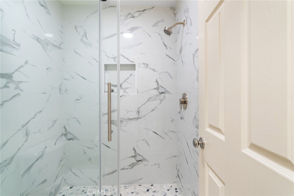 8123 E Oak Ridge Circle