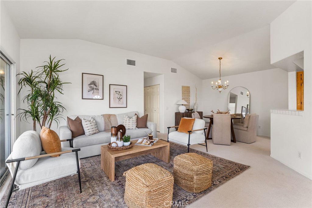 8123 E Oak Ridge Circle