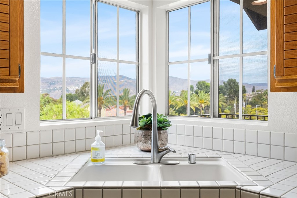 8123 E Oak Ridge Circle