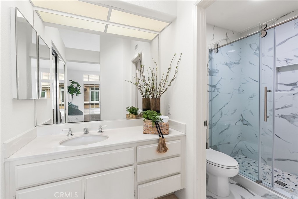 8123 E Oak Ridge Circle