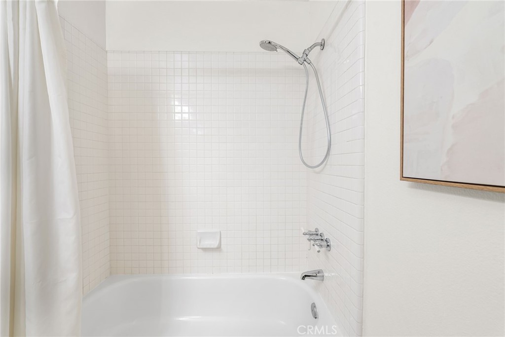 8123 E Oak Ridge Circle