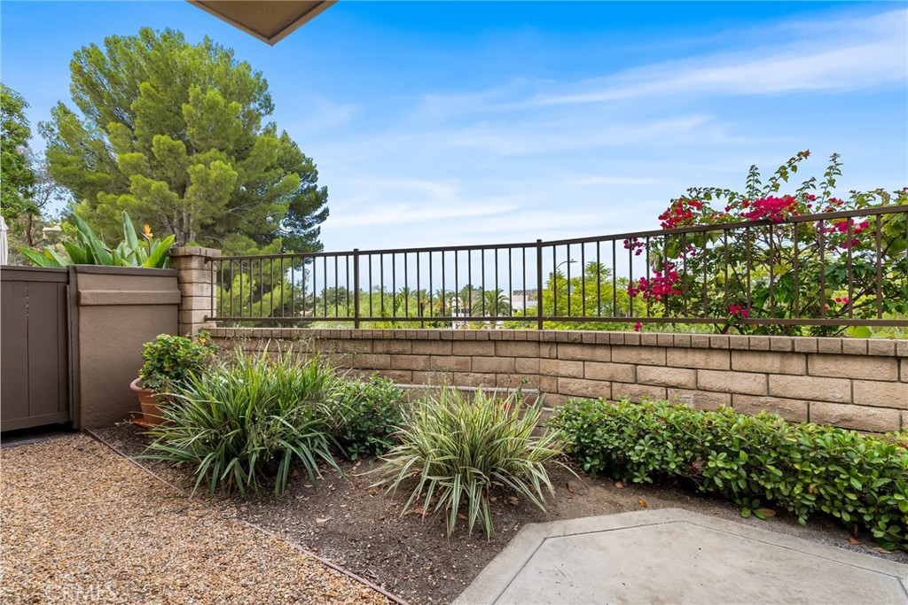8123 E Oak Ridge Circle
