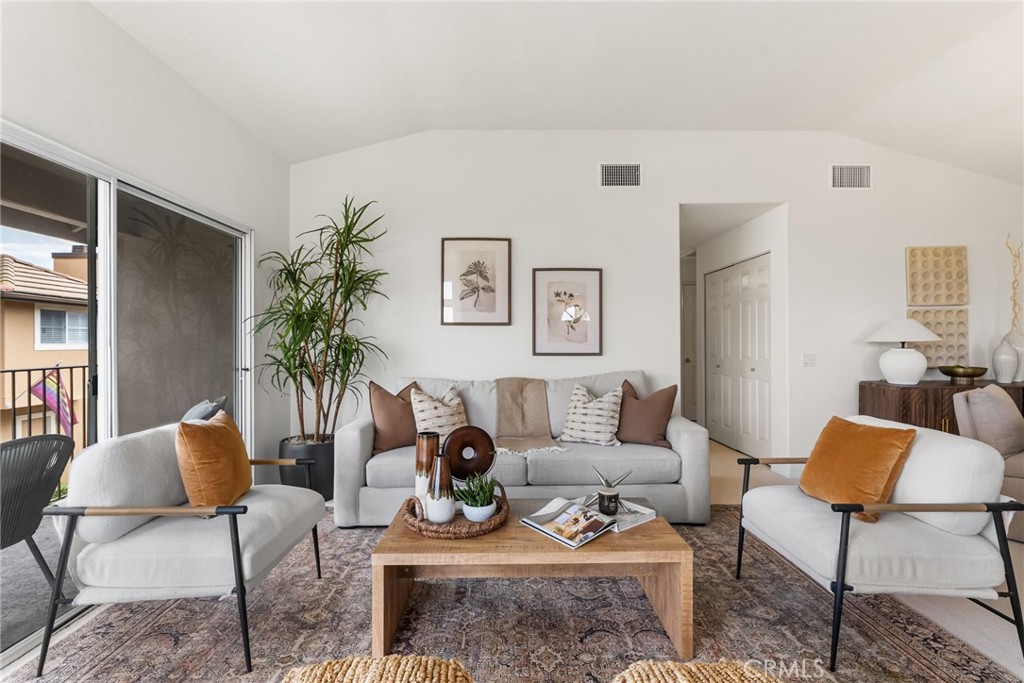 8123 E Oak Ridge Circle