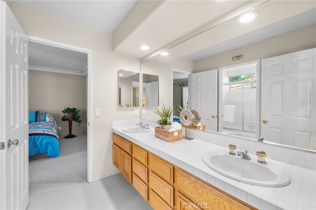 859 S Parkglen Place