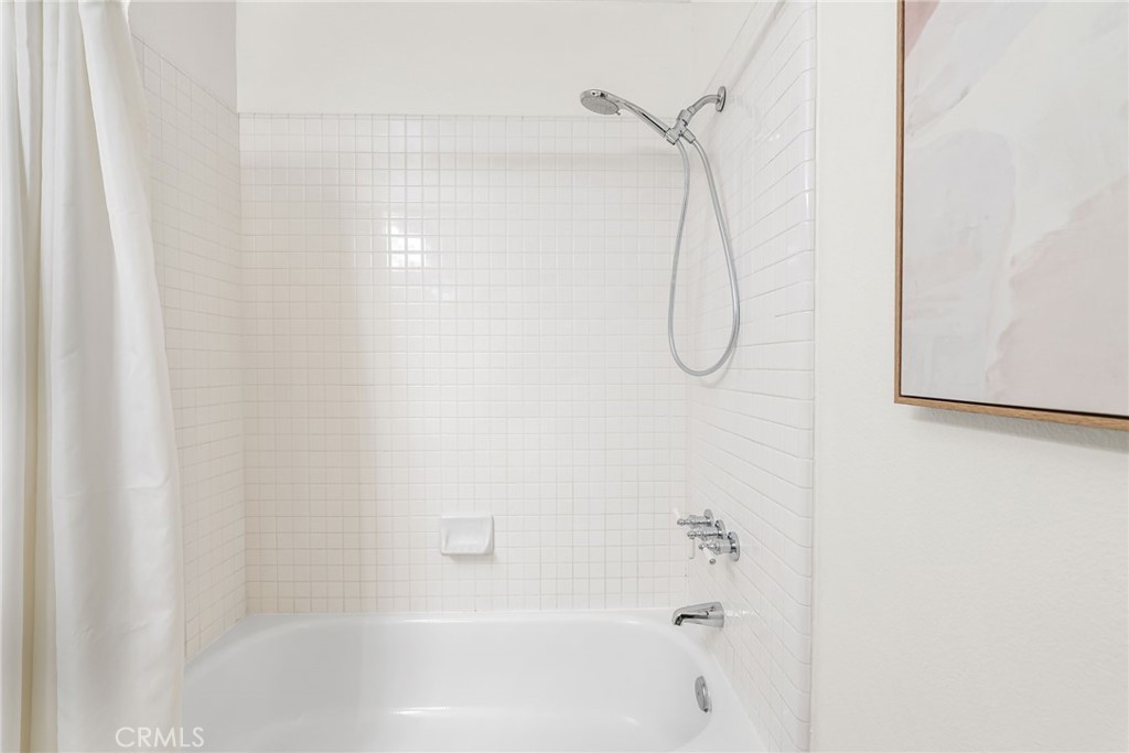 8123 E Oak Ridge Circle