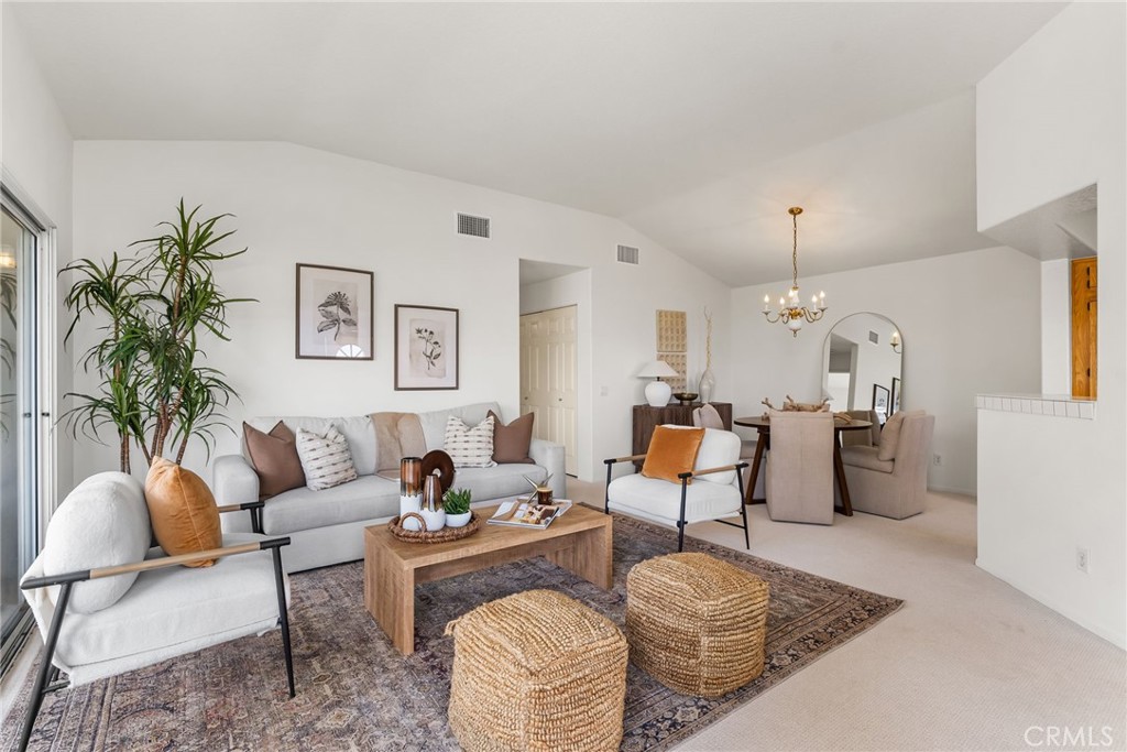 8123 E Oak Ridge Circle