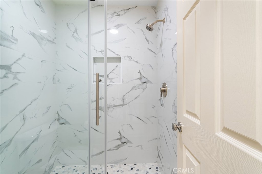 8123 E Oak Ridge Circle