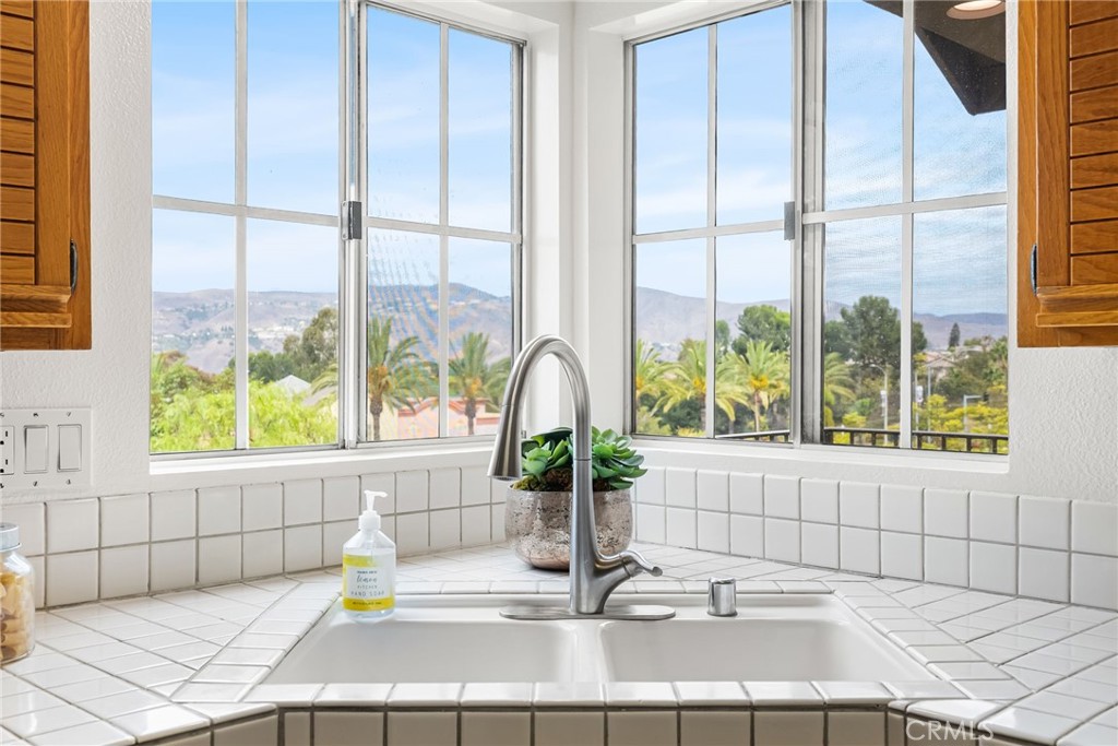 8123 E Oak Ridge Circle