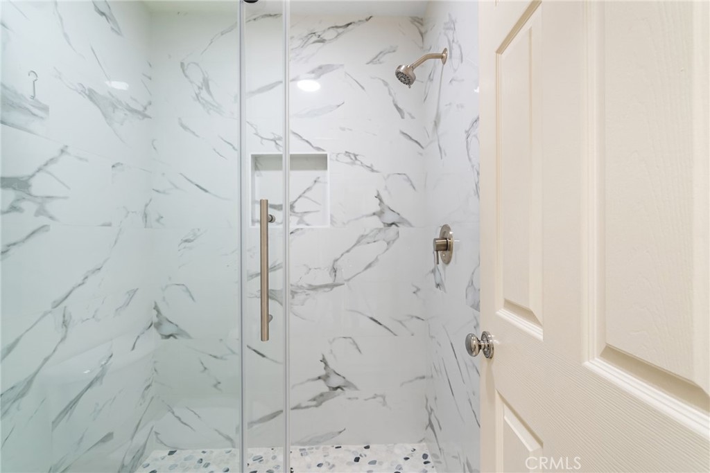 8123 E Oak Ridge Circle