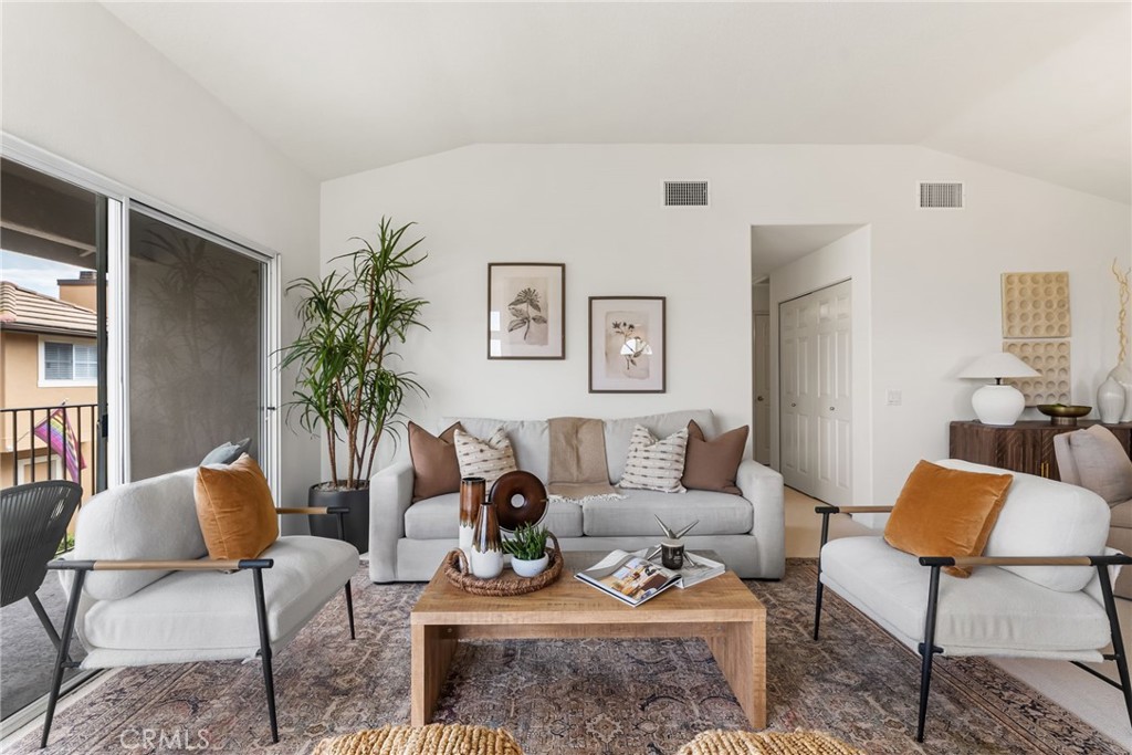 8123 E Oak Ridge Circle