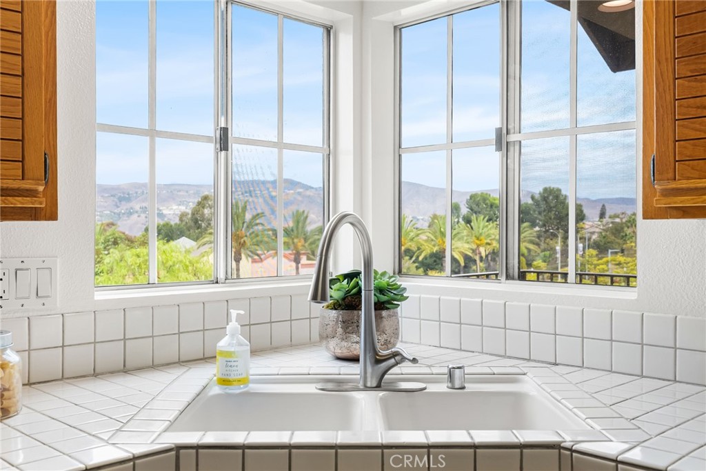 8123 E Oak Ridge Circle