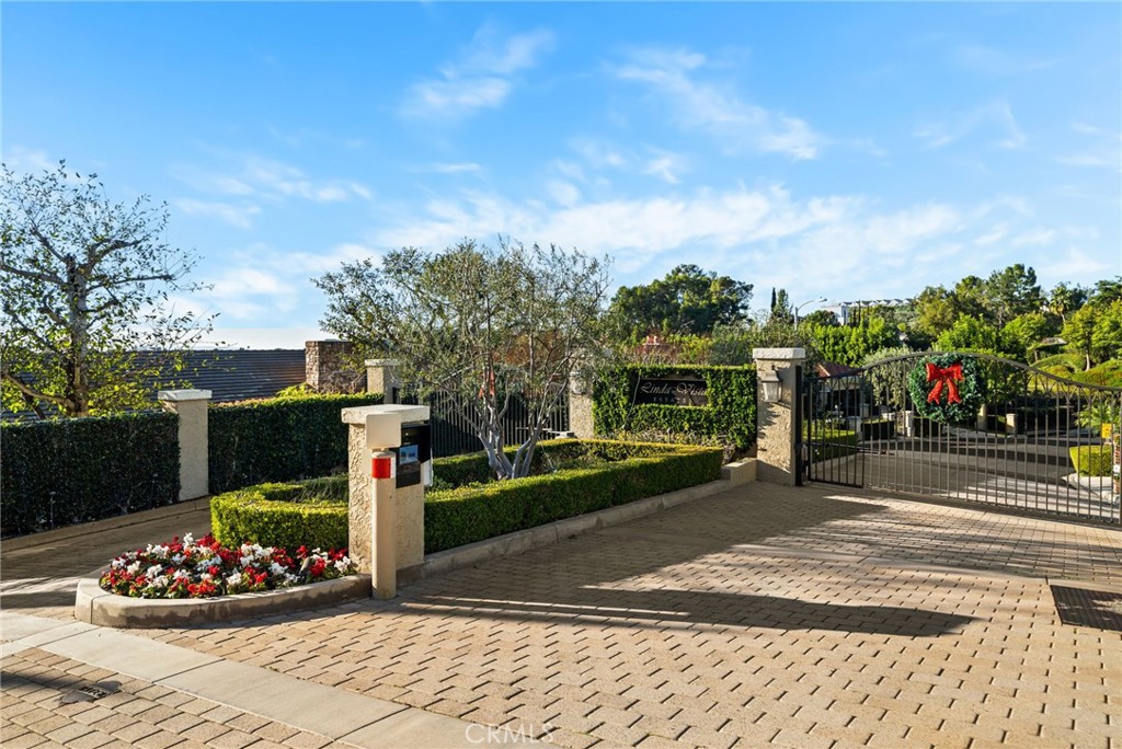 10322 Saint Charles Way