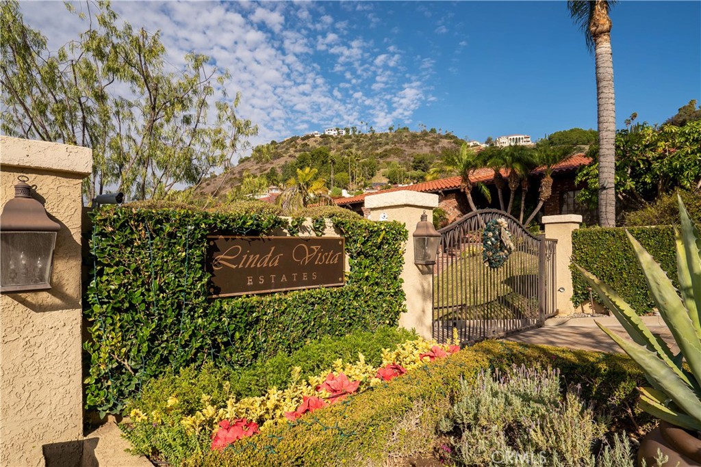 10322 Saint Charles Way