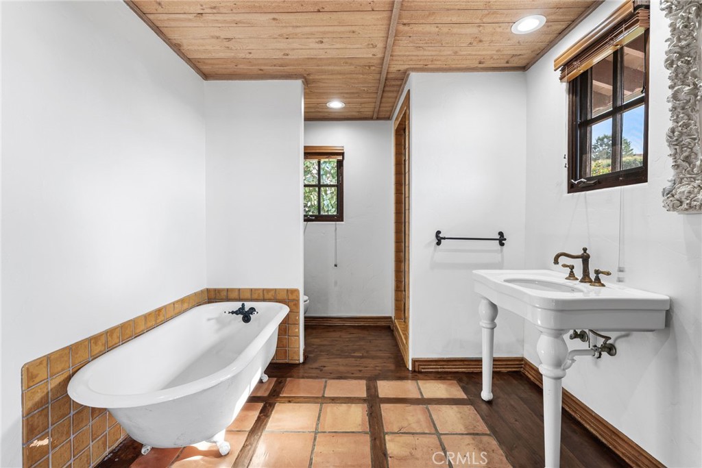 2575 Temple Hills Drive