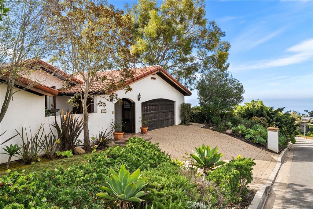 2575 Temple Hills Drive