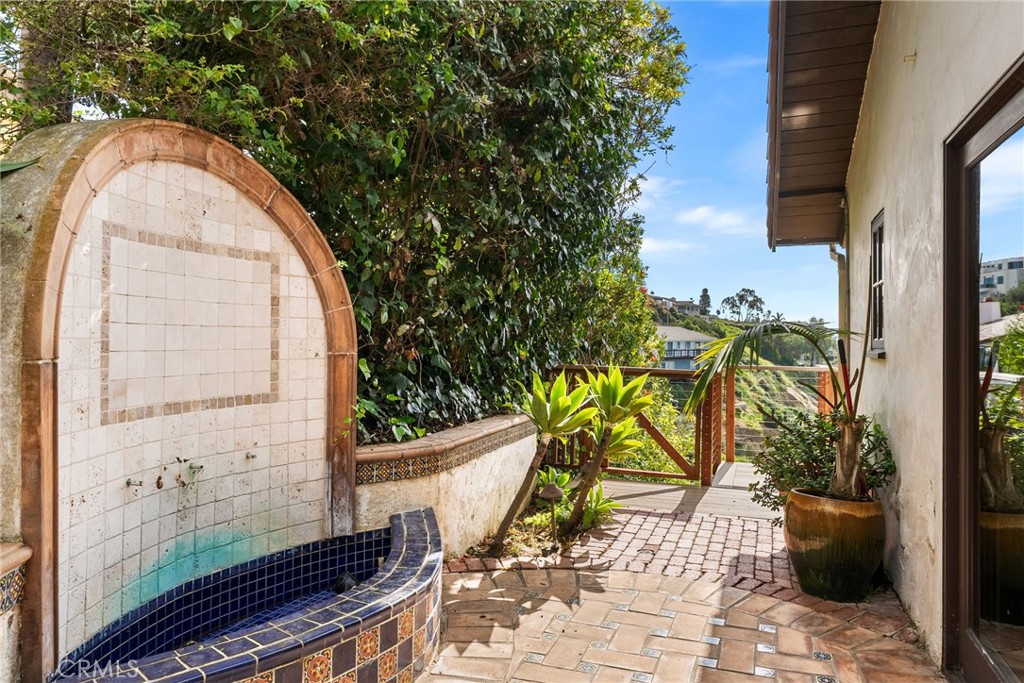 2575 Temple Hills Drive