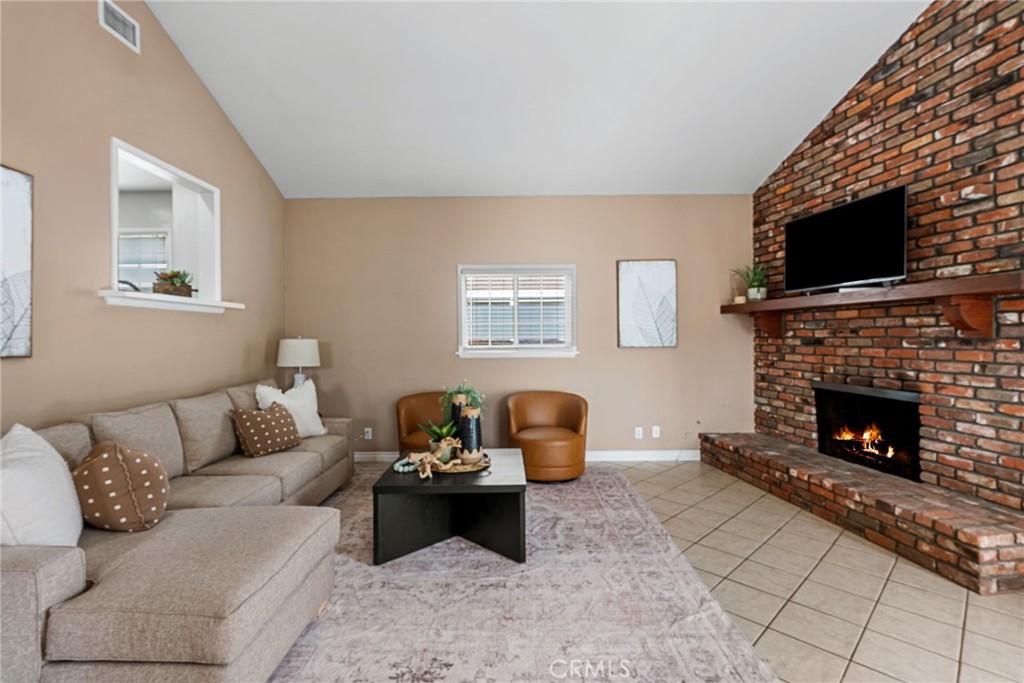 6019 Hardwick Street