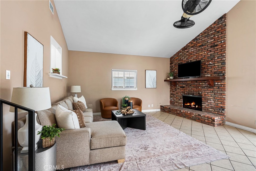 6019 Hardwick Street