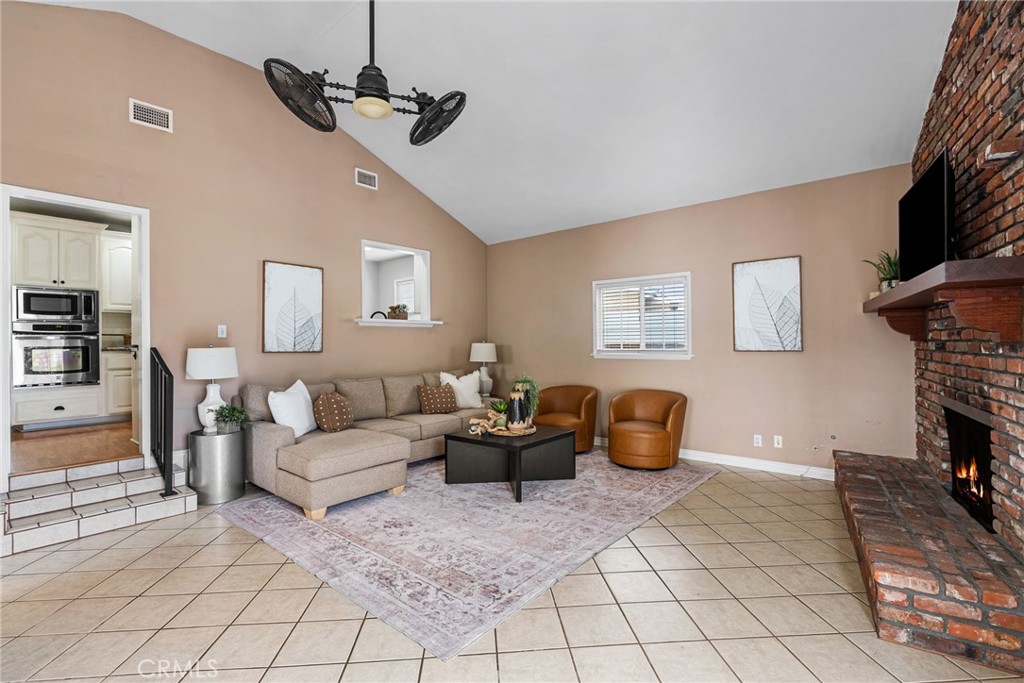 6019 Hardwick Street