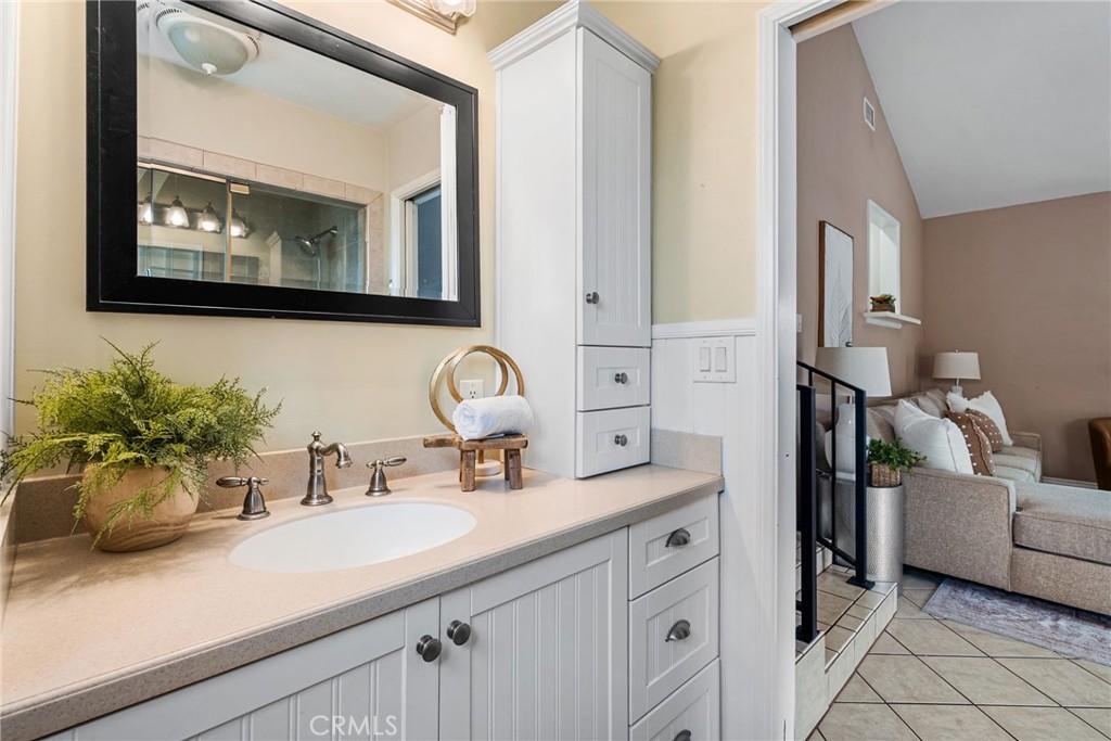 6019 Hardwick Street