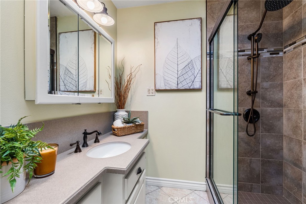 6019 Hardwick Street