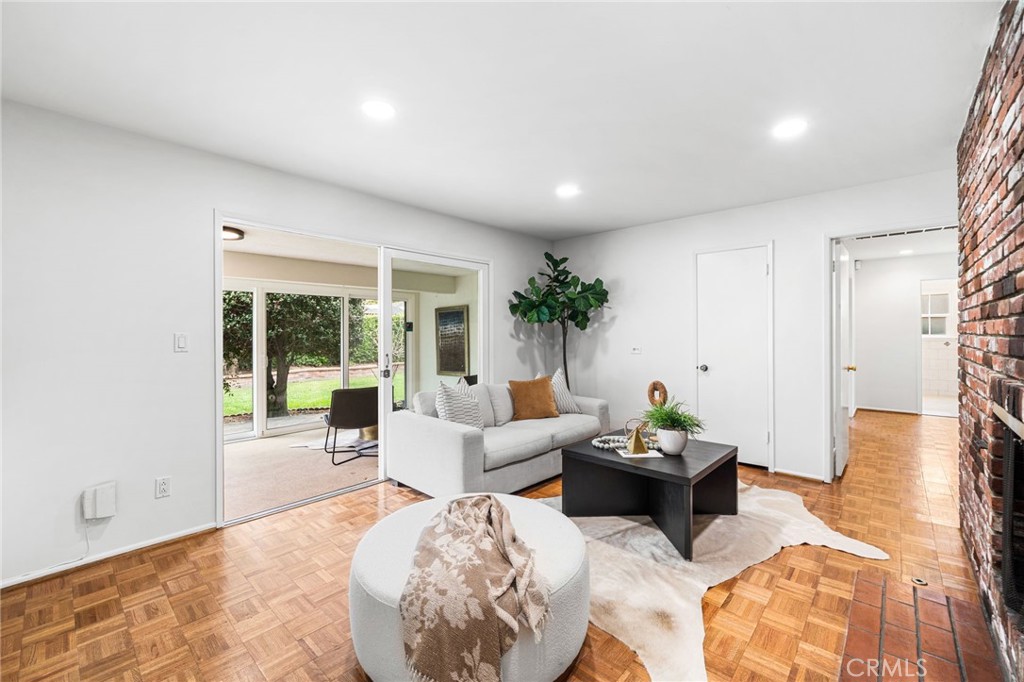 1107 W Sharon Road