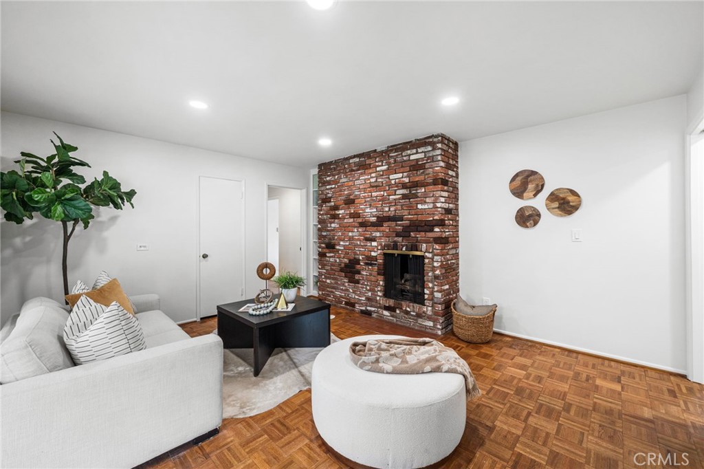 1107 W Sharon Road