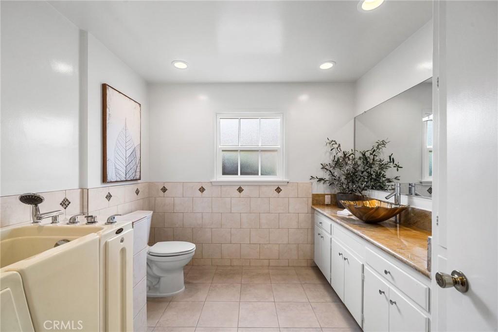 1107 W Sharon Road